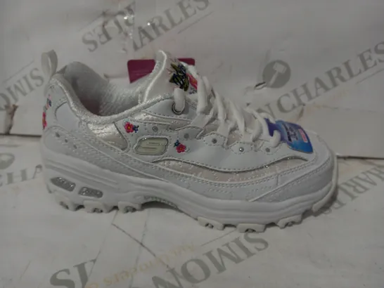 BOXED PAIR OF SKECHERS KIDS D LITES BRIGHT BLOSSOMS LACE CHUNKY TRAINERS IN WHITE W. FLORAL PRINT UK SIZE 12.5