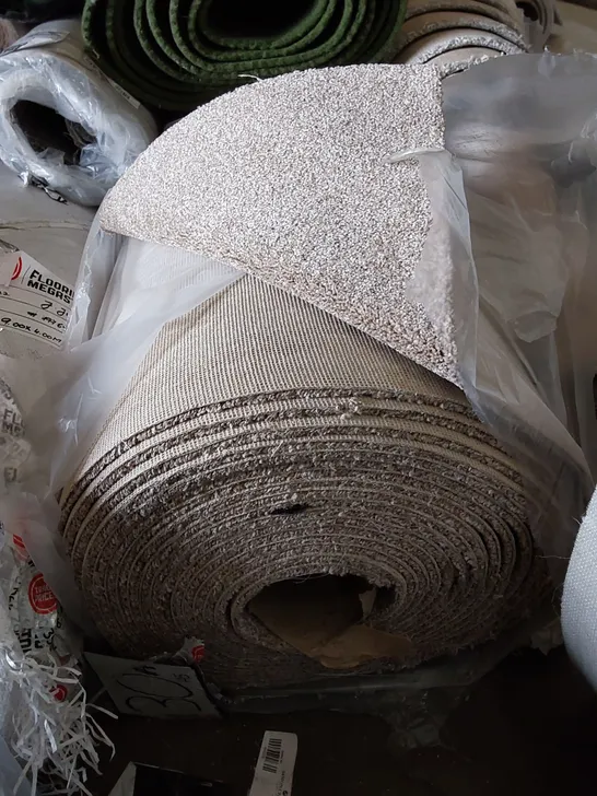 LARGE ROLL OF QUALITY HEATHCOTE CARPET // SIZE UNSPECIFIED 