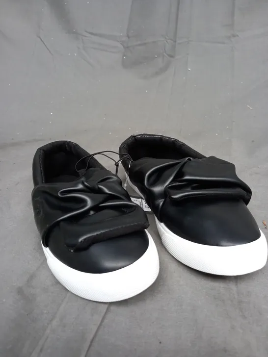 BOX OF APPROXIMATELY 10 PAIRS OF JUNIOR LOW BLACK AND WHITE BOW SHOES 