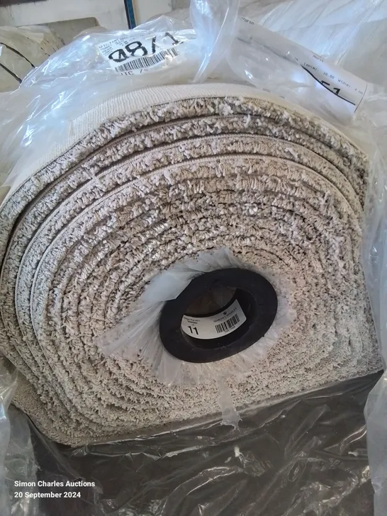 ROLL OF QUALITY ULTIMATE IMPRESSIONS MERIT 16M L X 4M W CARPET IN WHITE/CREAM