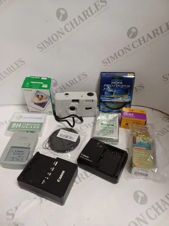 APPROXIMATELY 20 ASSORTED CAMERA ACCESSORIES TO INCLUDE FILM, CHARGERS, FILM CAMERA ETC 