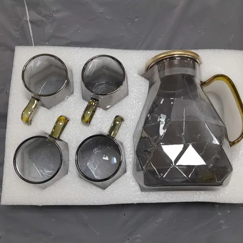 GLASS SET TO INCLUDE JUG AND 4 GLASSES