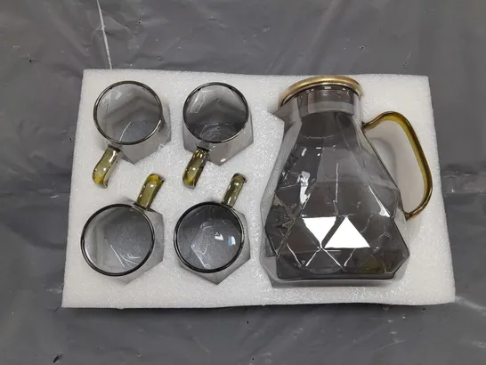 GLASS SET TO INCLUDE JUG AND 4 GLASSES