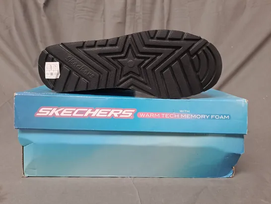 BOXED PAIR OF SKECHERS WEDGE BOOTS IN BLACK UK SIZE 7