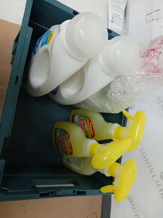 BOX OF ASSORTED CLEANING ITEMS TO INCLUDE ASTONISH - ELBOW GREASE AND PERSIL / COLLECTION ONLY 