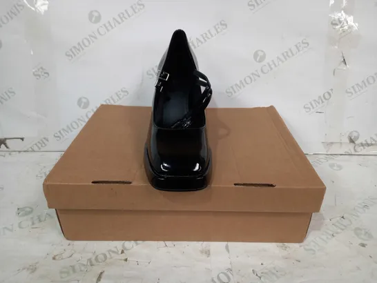 BOXED PAIR OF ASOS DESIGN SULLY PLATFORM CLOSED TOE BLOCK HEELED SHOES IN BLACK UK SIZE 6