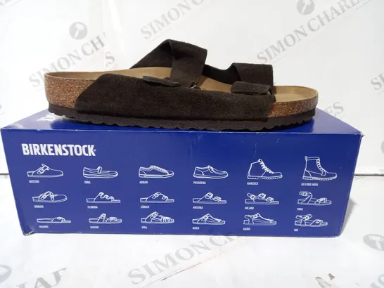 BOXED PAIR OF BIRKENSTOCK ARIZONA BS OPEN TOE SANDALS IN MOCHA COLOUR UK SIZE 7.5