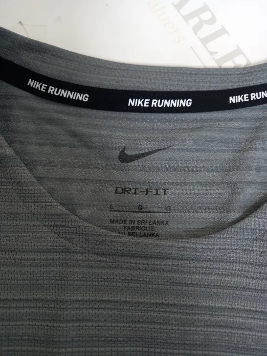 NIKE DRI-FIT GREY RUNNING TSHIRT -LARGE