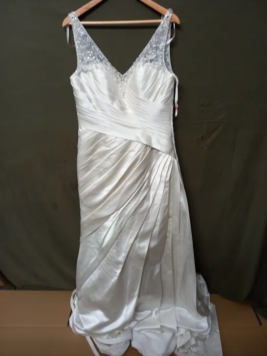 ROSETTA NICOLINI EMBELLISHED WEDDING DRESS IN IVORY - SIZE RNP3197