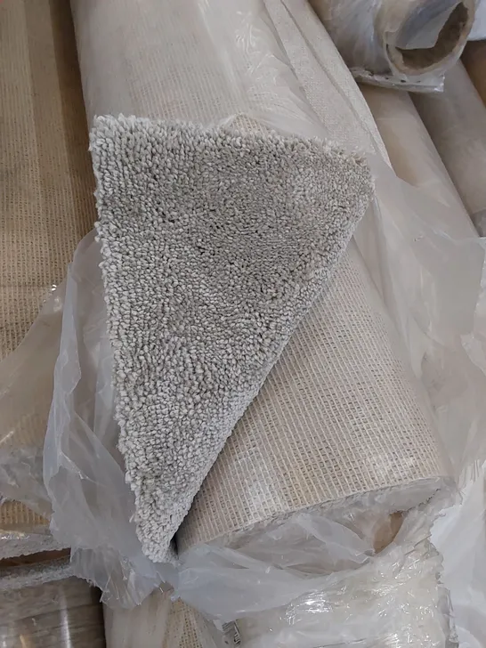 ROLL OF QUALITY PRIMO SILVER CARPET // SIZE: APPROXIMATELY 4 X 2m