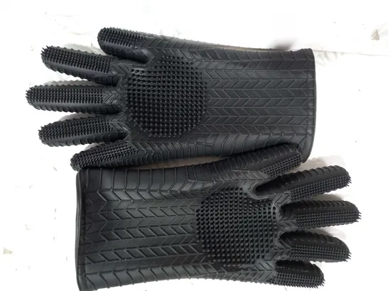 OUTLET COOK'S ESSENTIALS PAIR OF SCRUBBING GLOVES IN BLACK