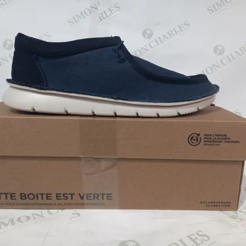 BOXED PAIR OF CLARKS COLEHILL EASY CANVAS SHOES IN NAVY UK SIZE 11