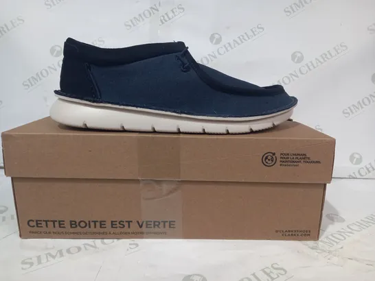 BOXED PAIR OF CLARKS COLEHILL EASY CANVAS SHOES IN NAVY UK SIZE 11