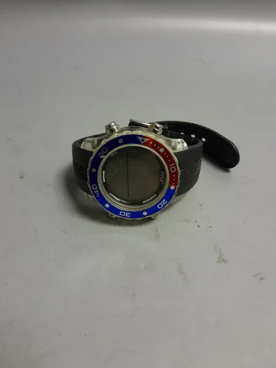 UNBOXED GENTS STAINLESS STEEL WATCH. BLUE/RED FACE. WATER RESISTANT UP TO 100M