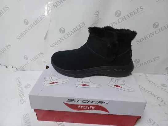 SKECHERS GO WALK ARCH FIT SUEDE CHUGGA BOOT BLACK - UK SIZE 5