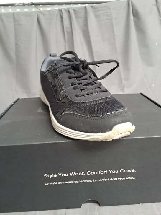 UNBOXED VIONIC AGILE CASSIS ZIP TRAINER IN BLACK - SIZE 6.5