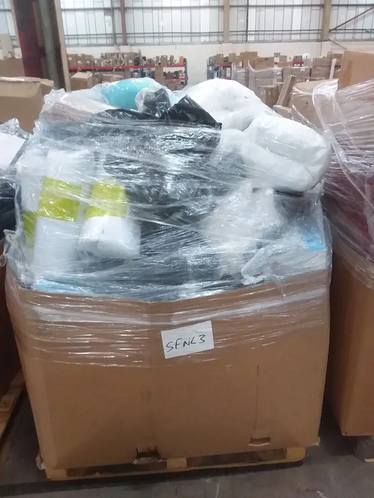 PALLET OF ASSORTED BEDDING ITEMS TO INCLUDE PILLOWS, CUSHIONS, BLANKETS, MATTRESS TOPPERS, SHEETS ETC