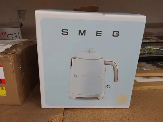 BOXED SMEG 50S STYLE RETRO MINI KETTLE (1 BOX)