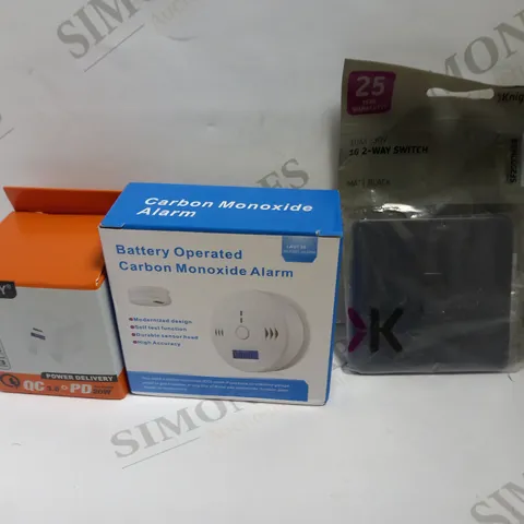 LOT OF APPROXIMATELY 14 ASSORTED ELECTRICALS TO INCLUDE BATTERY OPERATED CARBON MONOXIDE ALARM, SPEEDY POWER ADAPTER, 2-WAY SWITCH, ETC