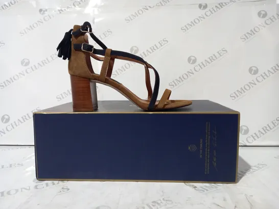 BOXED PAIR OF FAIRFAX & FAVOUR OPEN TOE STRAPPY BLOCK HEEL SANDALS IN NAVY/TAN SUEDE UK SIZE 5