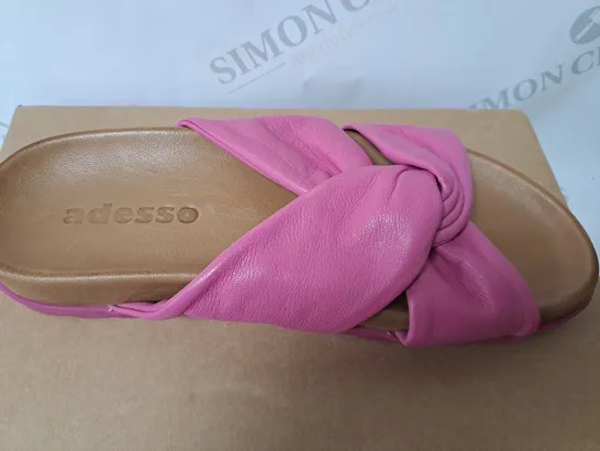 BOXED ADESSO SANDLES IN PINK SIZE 6