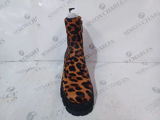 BOXED MODA IN PELLE GERRI EMBELLISHED SQUARE TOE CHELSEA BOOT - LEOPARD - SIZE 5