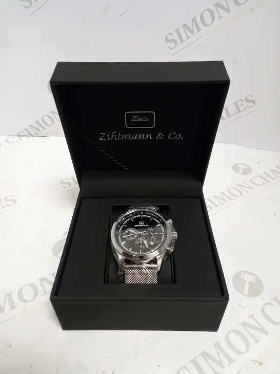 MEN’S ZIHLMANN & CO CHRONOGRAPH WATCH – MODEL ZC70 – SILVER COLOUR CASE – BLACK DIAL WITH SUB DIALS – 3ATM WATER RESISTANT – STAINLESS STEEL STRAP 