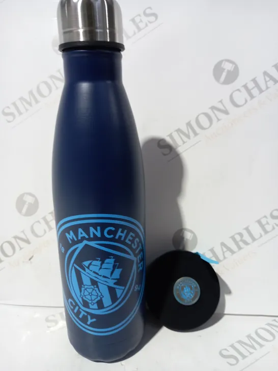 MANCHESTER CITY BADGE & TRAVEL BOTTLE SET