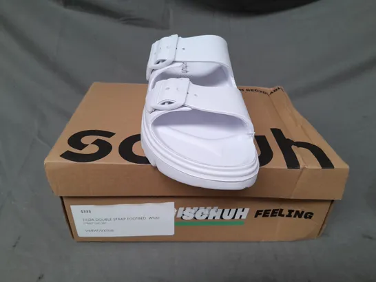 BOXED PAIR OF SCHUH OPEN TOE SANDALS IN WHITE UK SIZE 6