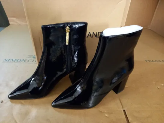 PAIR OF RIVER ISLAND PIANO BLACK BOOTS - UK 5