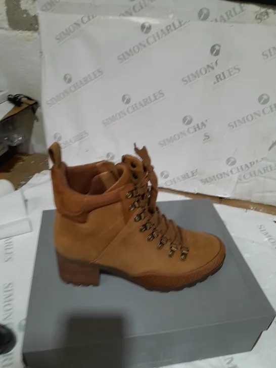 BOXED VIONIC SPENCER BOOT TOFFEE SIZE 6.5