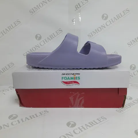 BOXED PAIR OF SKECHERS ARCH FIT FOAMIES SLIDE SANDALS IN LAVENDER SIZE 7