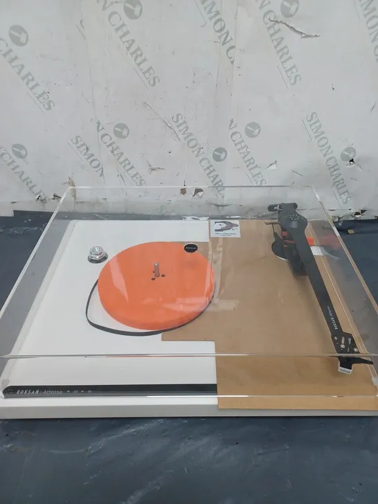 BOXED ATTESSA TURNTABLE IN WHITE