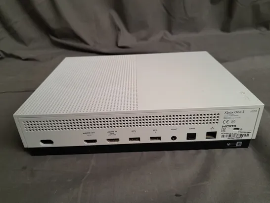 XBOX ONE S IN WHITE