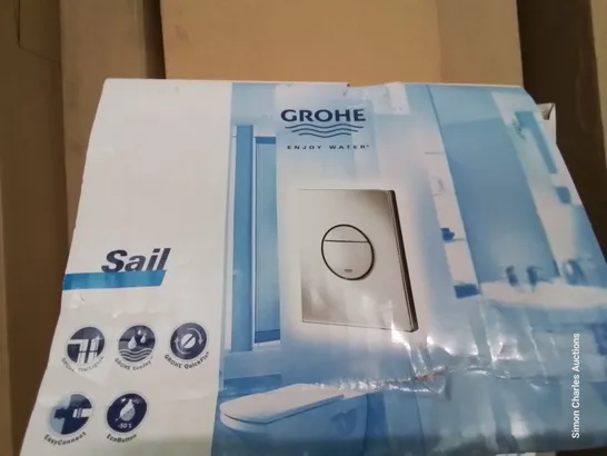 TWO ITEMS, GROHE SAILDUAL FLUSH CHROME FINISH & PAIR OF HINGES