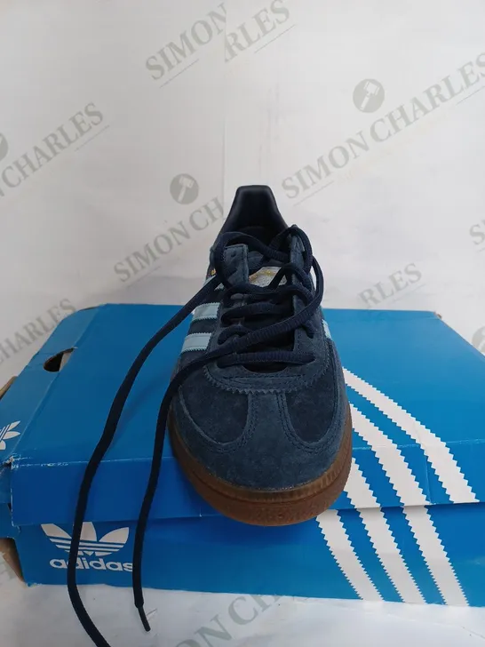 BOXED ADIDAS HAND BALL SPEZIAL IN NAVY BLUE - UK 5 