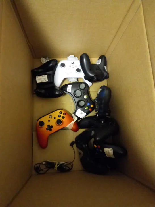 LOT OF 9 XBOX CONTROLLERS FOR SERIES X / XBOX ONE AND XBOX 360