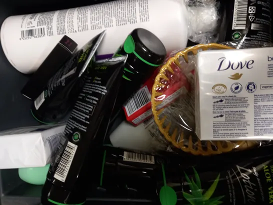 LOT OF APPROXIMATELY 20 ASSORTED HEALTH & BEAUTY ITEMS, TO INCLUDE CBD OIL, ALOE VERA, KIEHL'S, ETC