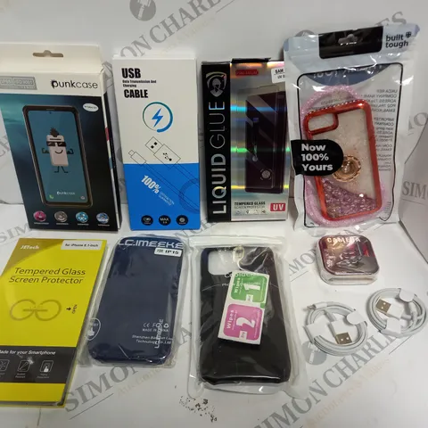 APPROXIMATELY 20 ASSORTED SMARTPHONE & TABLET ACCESSORIES TO INCLUDE CASES, CHARGING CABLES, USB PLUGS ETC