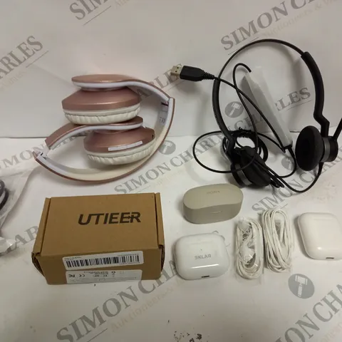 APPROXIMATELY 20 ASSORTED SOUND/HEADSET ACCESSORIES TO INCLUDE WIRELESS EARPHONES, USB HEADSET, CHARGING CASES ETC 