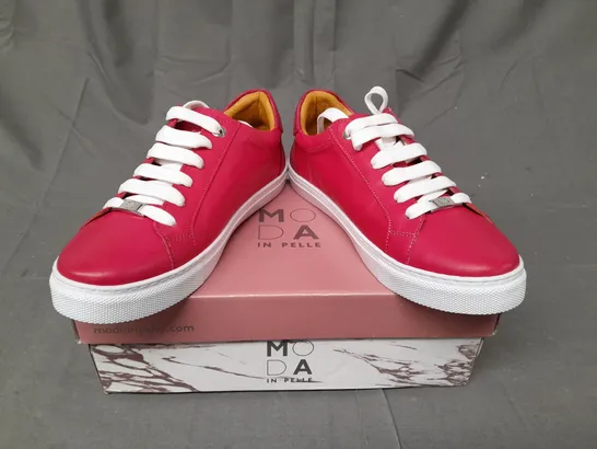 BOXED PAIR OF MODA IN PELLE TRAINERS IN HOT PINK SIZE EU 39