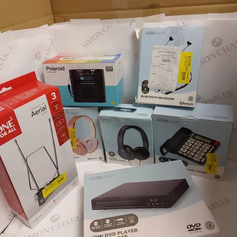 BOX OF ASSORTED ELECTRICAL ITEMS TO INCLUDE INDOOR ANTENNA, DVD PLAYER AND HEADPHONES