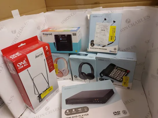 BOX OF ASSORTED ELECTRICAL ITEMS TO INCLUDE INDOOR ANTENNA, DVD PLAYER AND HEADPHONES