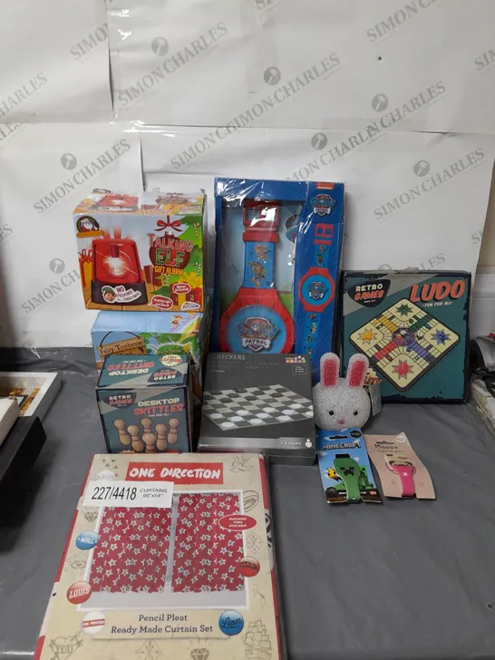 BOXED LOT OF APPROX. 20 CHILDREN'S TOYS AND GAMES