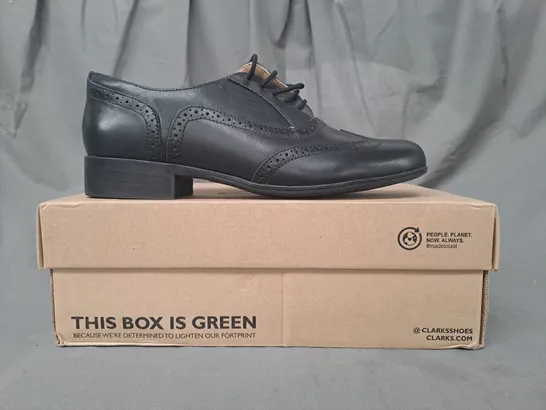 BOXED PAIR OF HAMBLE OAK LACE UP SHOES IN BLACK UK SIZE 8