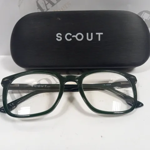 PAIR OF SCOUT ELIJAH GREEN GLASSES