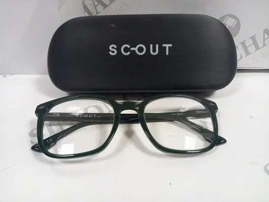 PAIR OF SCOUT ELIJAH GREEN GLASSES