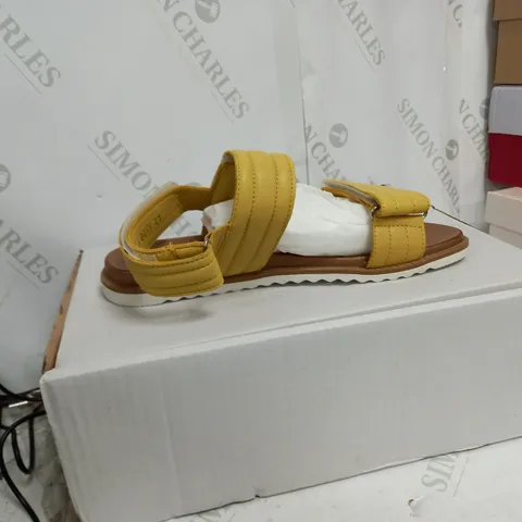 BOXED ADESSO YELLOW SANDALS SIZE 8