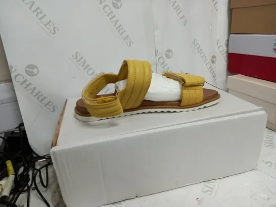 BOXED ADESSO YELLOW SANDALS SIZE 8