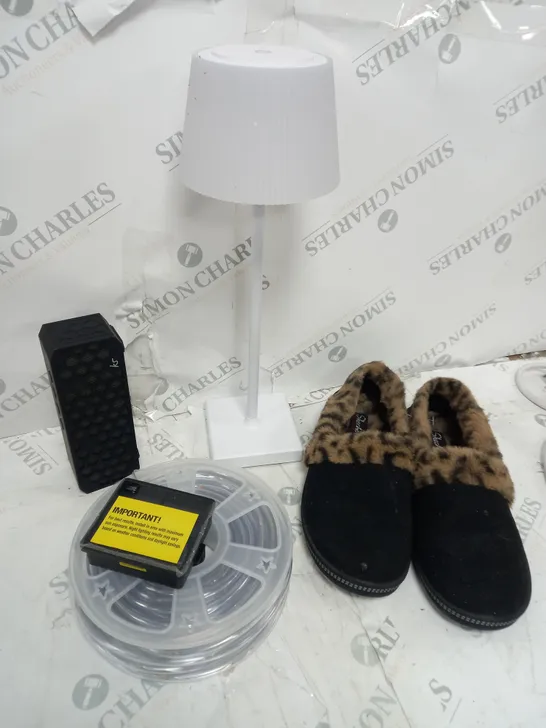 BOX OF APPROXIMATELY 10 ASSORTED ITEMS TO INCLUDE KS SPEAKER, SKETCHER SLIPPERS NIGHT LAMP ETC